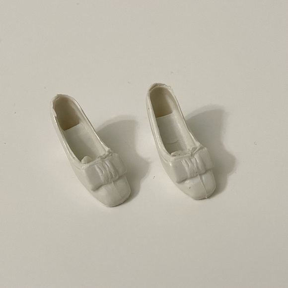Vintage Barbie White High Heels Shoes Doll Accessories Hong Kong - Picture 1 of 16